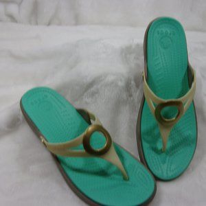 S-42 CROCS WOMENS SANRAH WEDGE SANDAL